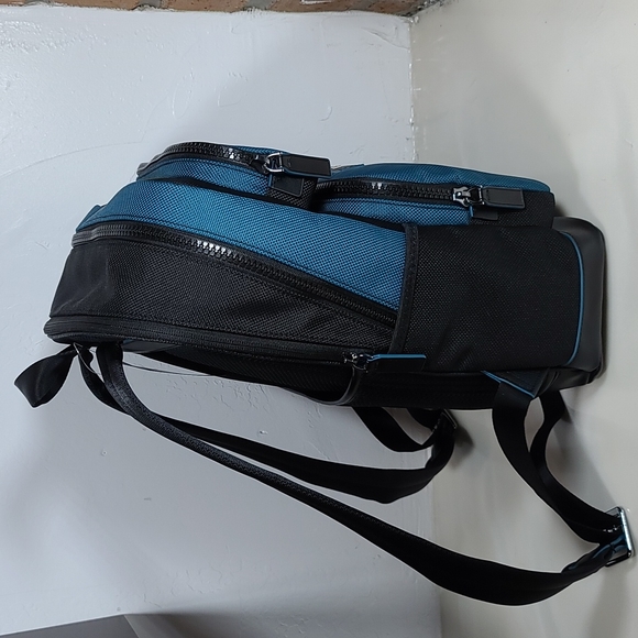 MICHAEL KORS Kent Sport Utility Backpack Lagoon - Picture 2 of 7